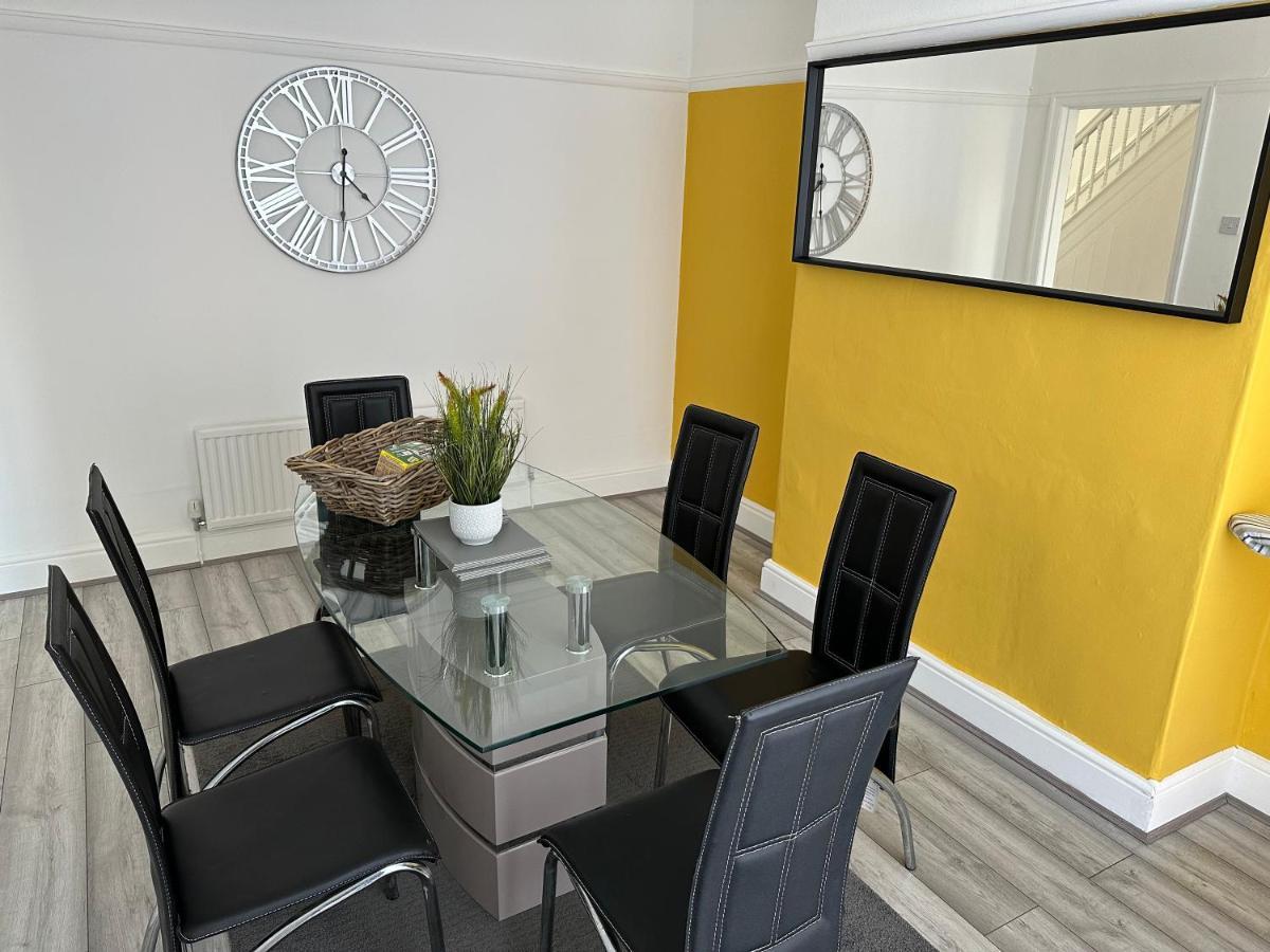 Special Rate For Bookings More Than 7 Nights, Warm Spacious Contractor House Near Liverpool City Centre Sleeps 8 Kitchen & Dining Room, Washing Machine Esterno foto