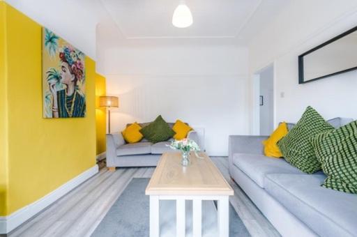 Special Rate For Bookings More Than 7 Nights, Warm Spacious Contractor House Near Liverpool City Centre Sleeps 8 Kitchen & Dining Room, Washing Machine Esterno foto