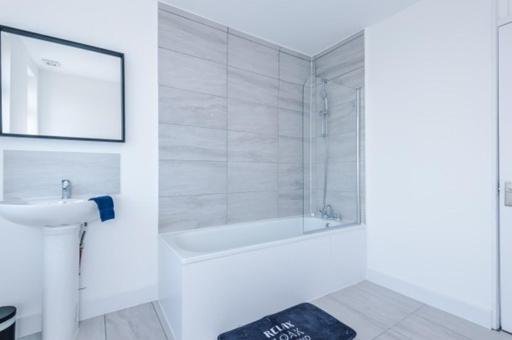 Special Rate For Bookings More Than 7 Nights, Warm Spacious Contractor House Near Liverpool City Centre Sleeps 8 Kitchen & Dining Room, Washing Machine Esterno foto